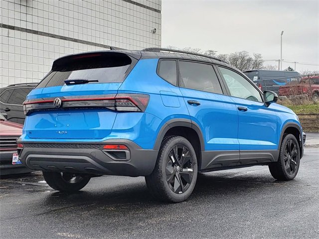 New 2026 Volkswagen Taos SE image 3