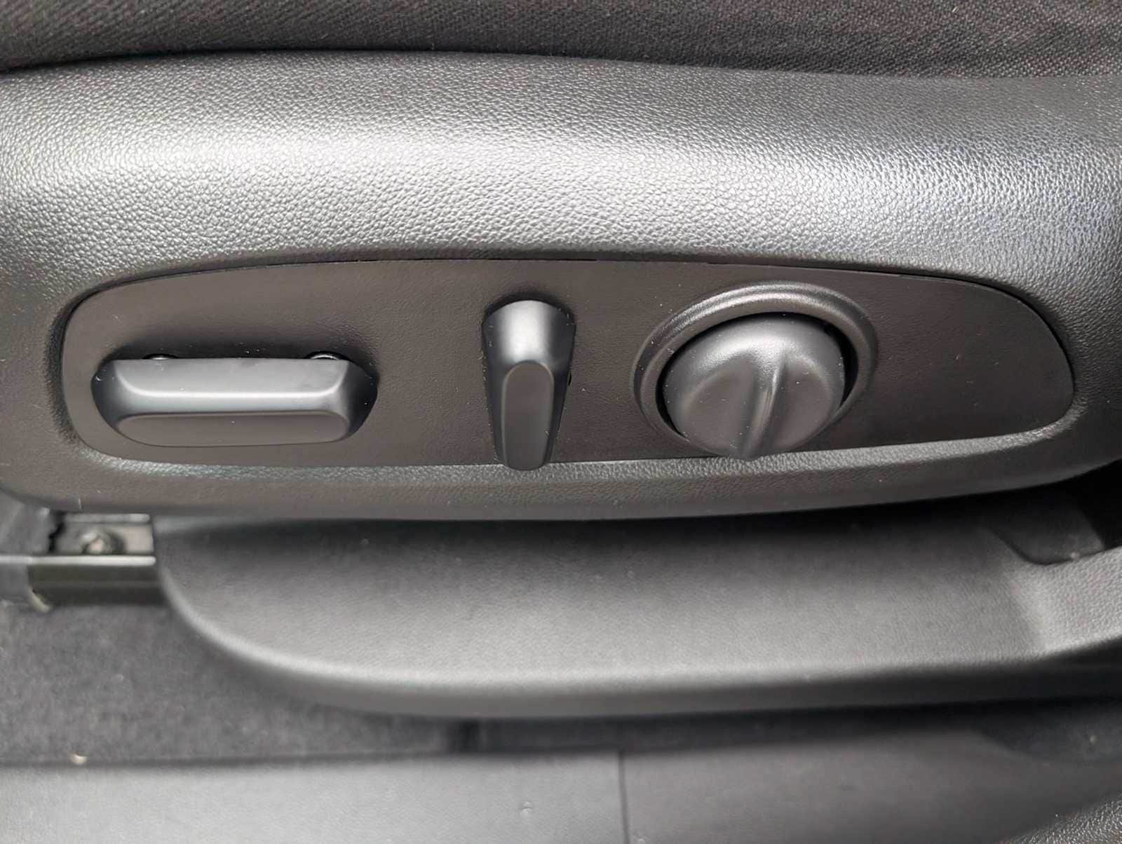 Used 2021 Chevrolet Equinox LT FWD image 14