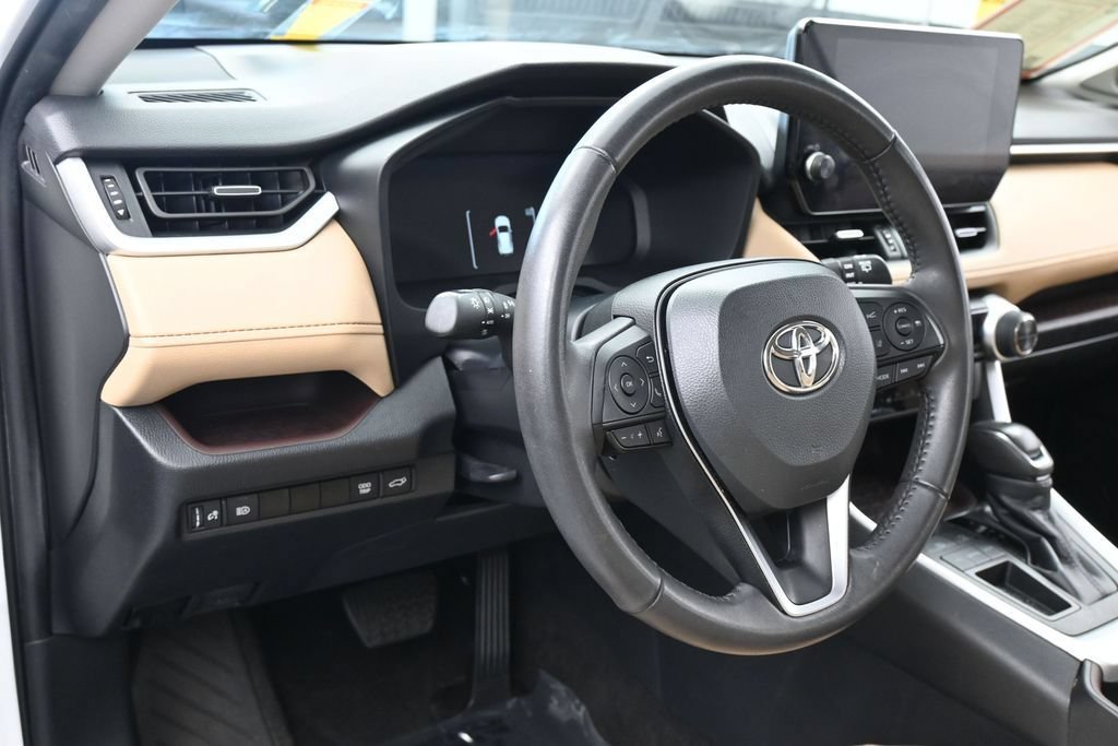 Used 2023 Toyota RAV4 Limited FWD image 15