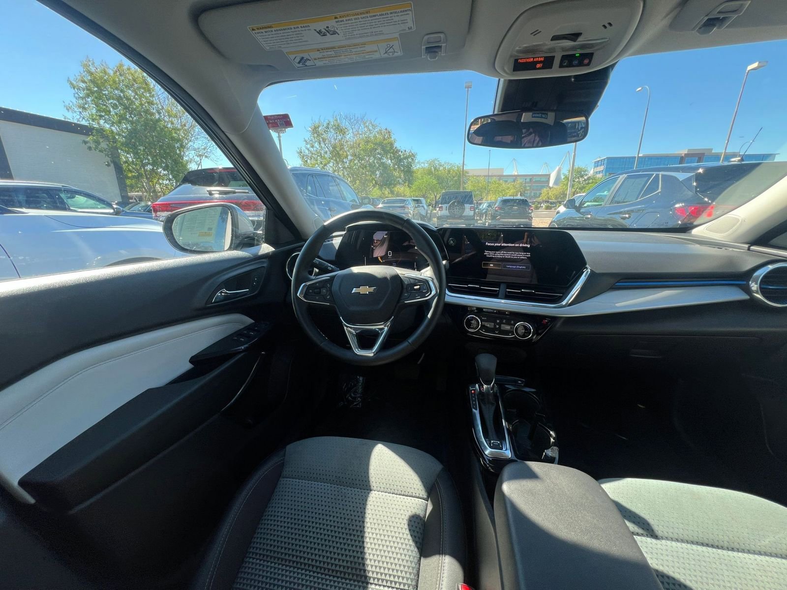Used 2025 Chevrolet Trax LT w/ LT Convenience Package FWD image 34