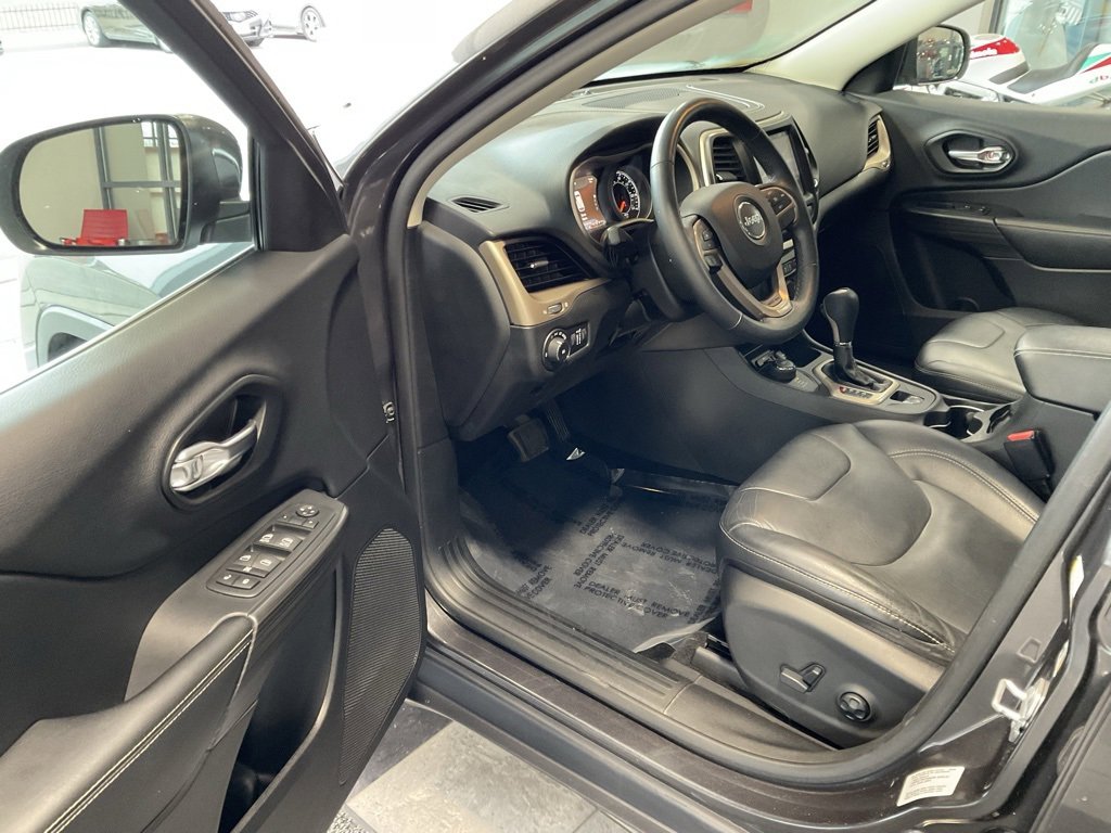 Used 2015 Jeep Cherokee Limited w/ Trailer Tow Group image 9