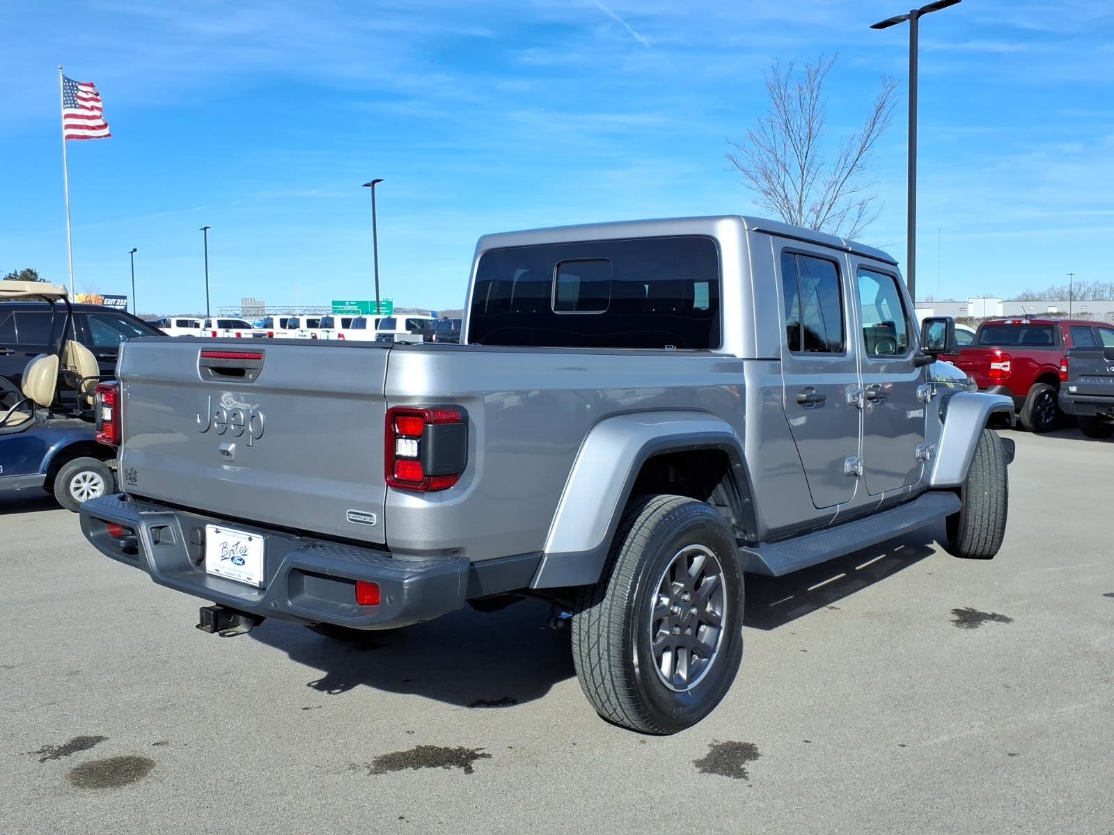 Used 2020 Jeep Gladiator Overland image 3