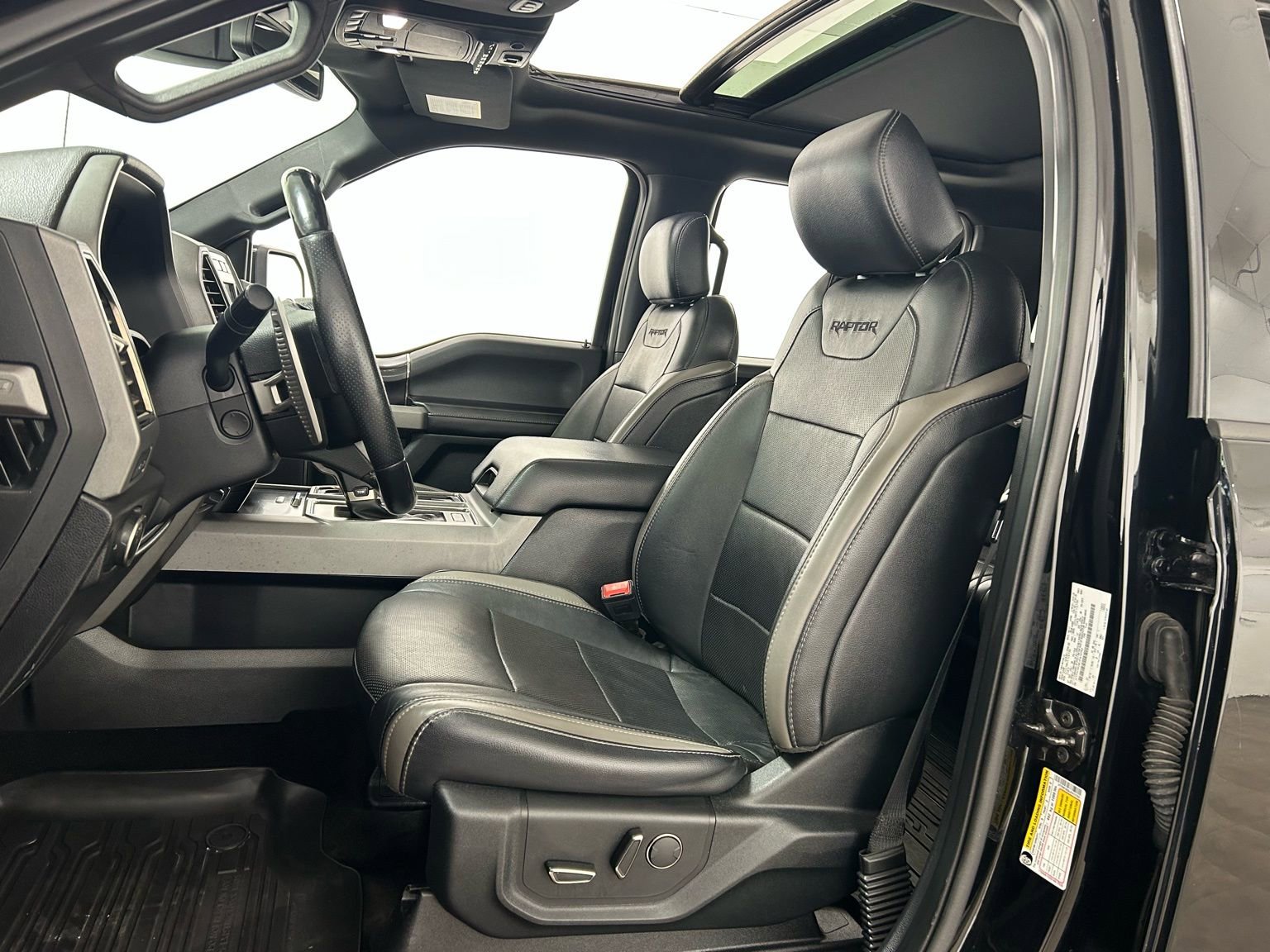 Used 2018 Ford F150 Raptor w/ Equipment Group 802A Luxury image 28