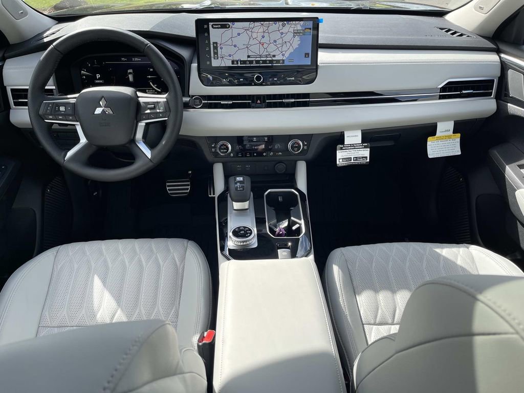 New 2025 Mitsubishi Outlander SEL image 16
