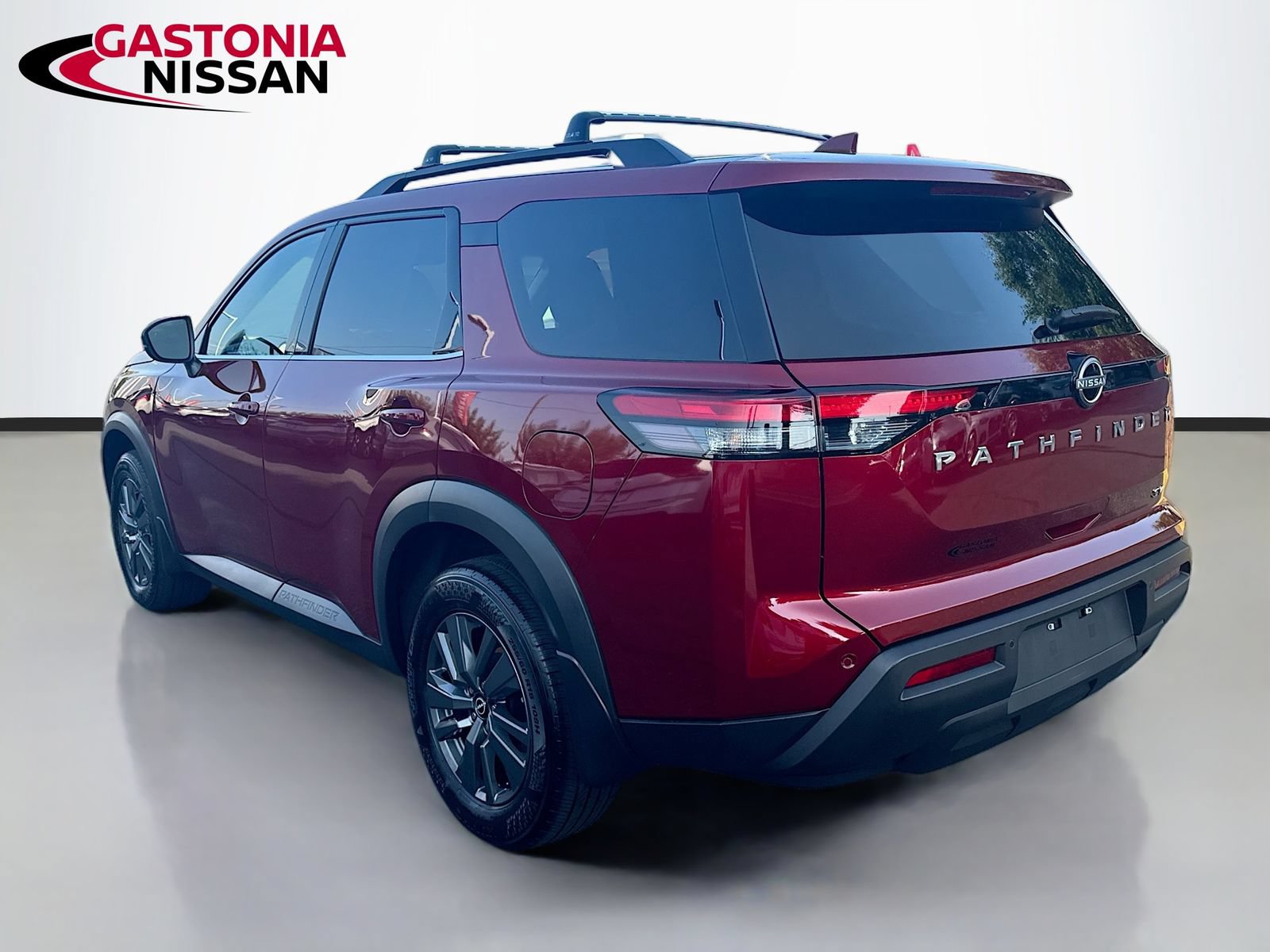 Used 2024 Nissan Pathfinder SV FWD image 7