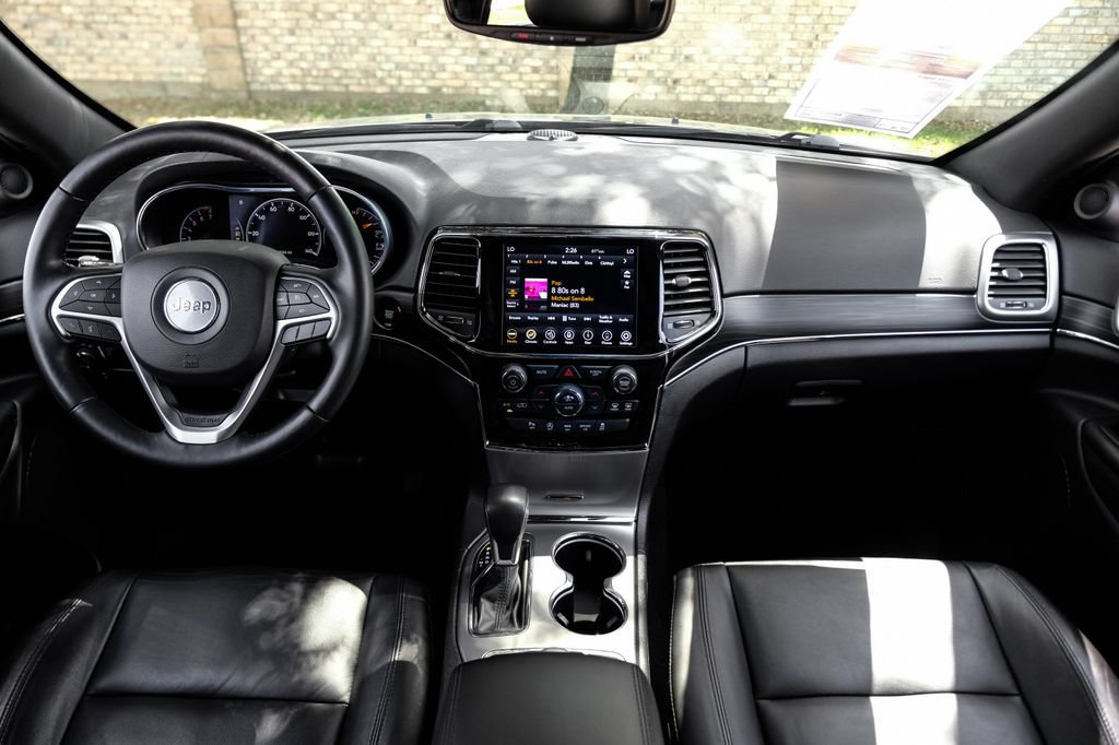 Used 2022 Jeep Grand Cherokee Limited w/ Tech Group AWD/4WD image 5