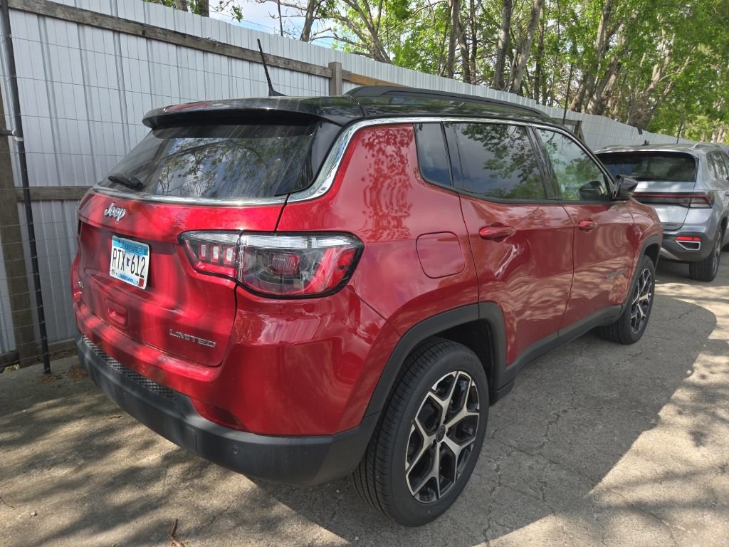 Used 2025 Jeep Compass Limited image 11