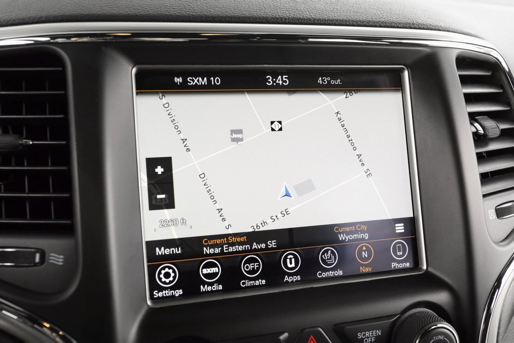 Used 2018 Jeep Grand Cherokee Laredo image 33