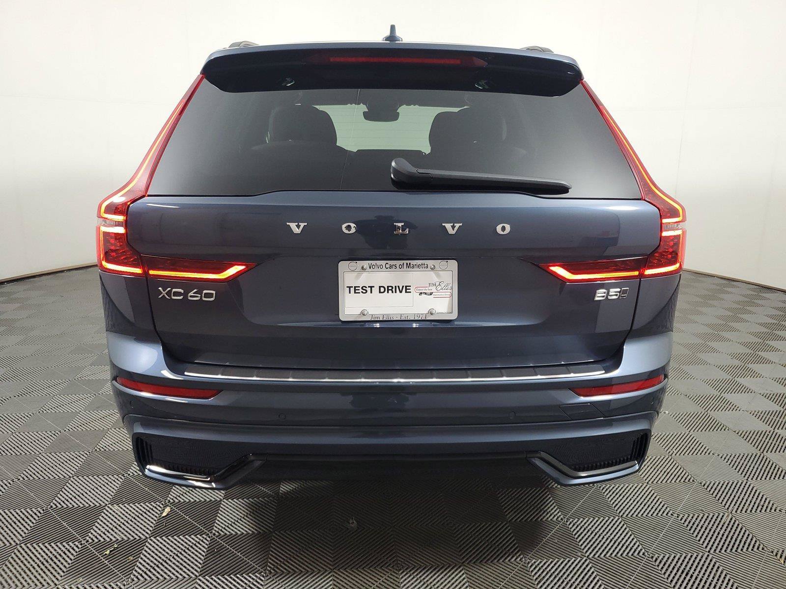 New 2027 Volvo XC60 B5 Plus AWD/4WD image 5