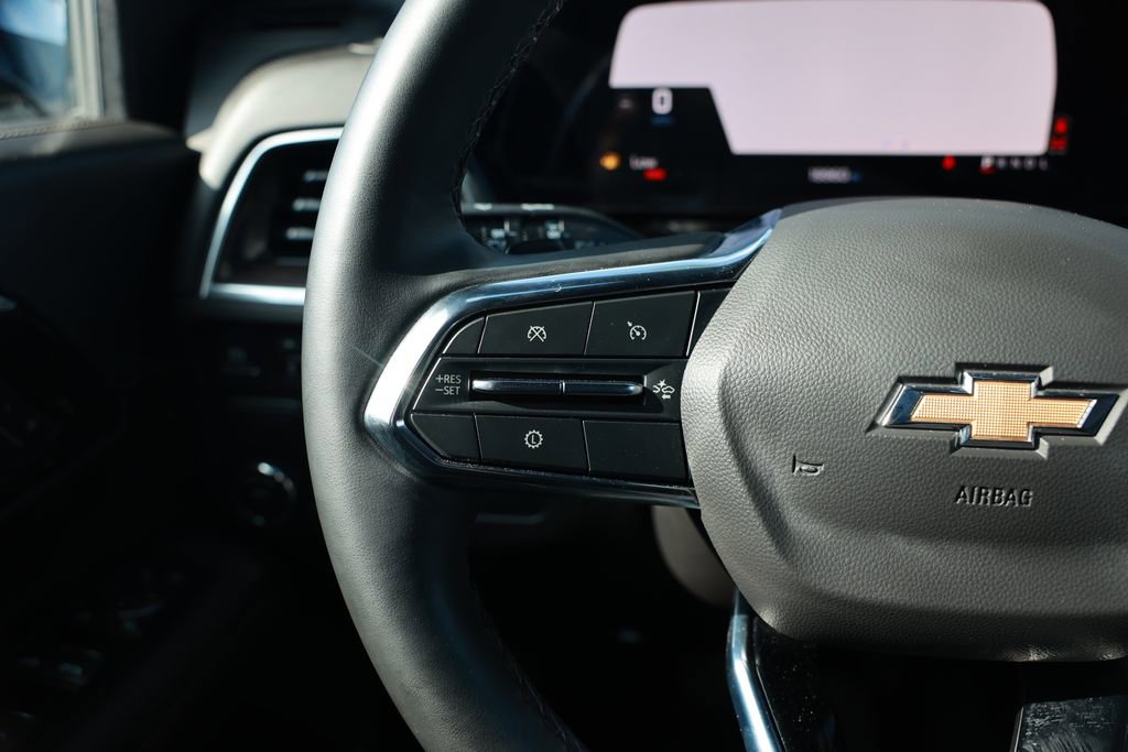 Used 2025 Chevrolet Suburban Premier image 18