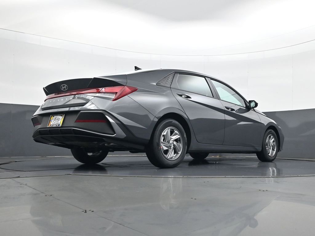 New 2026 Hyundai Elantra SE image 25