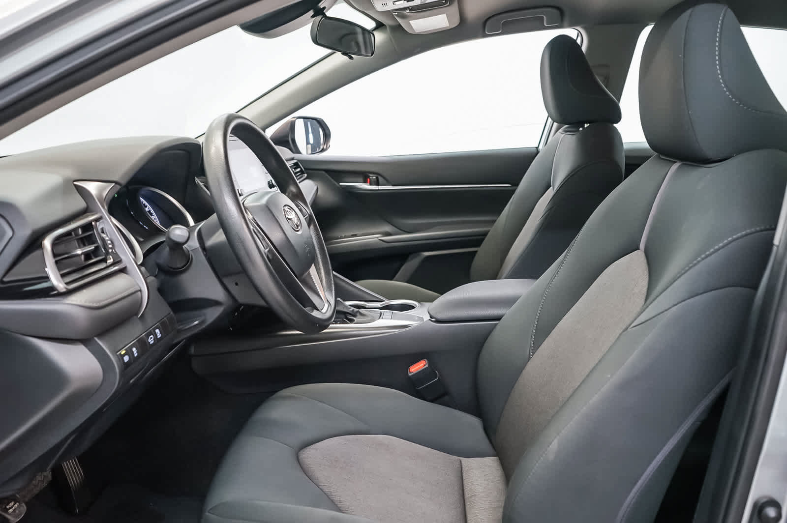 Used 2024 Toyota Camry LE FWD image 23