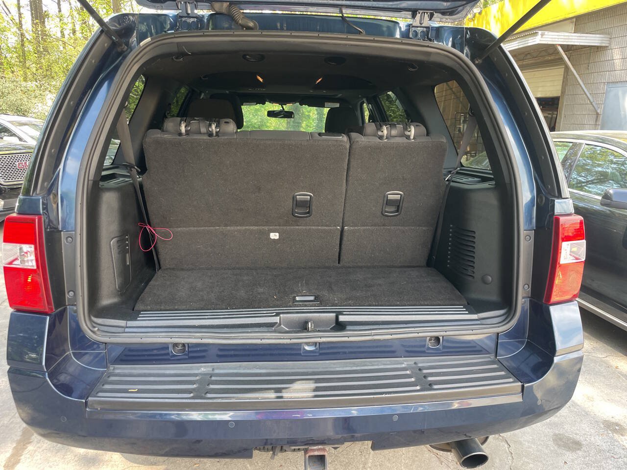Used 2017 Ford Expedition XLT AWD/4WD image 17