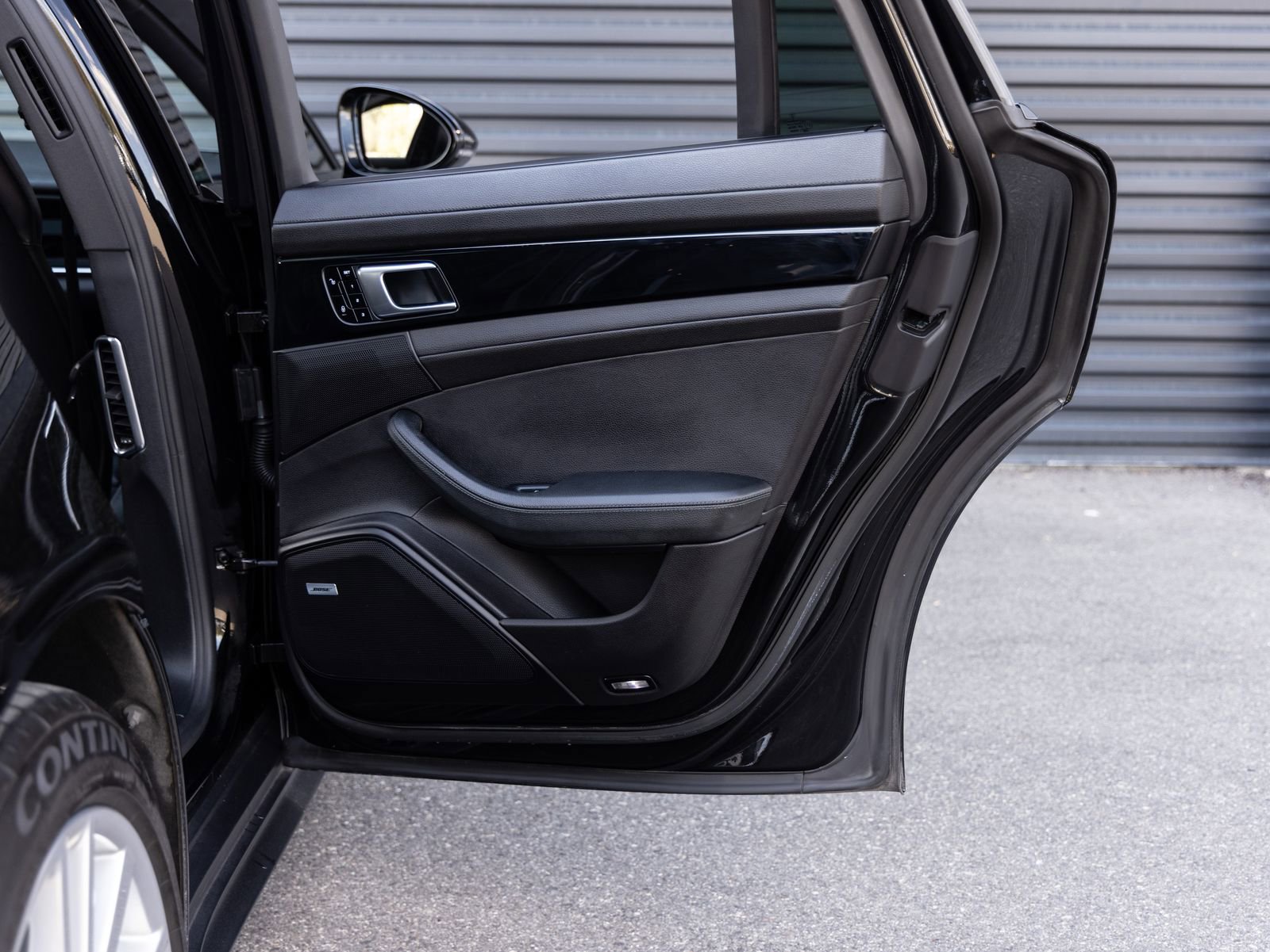 Used 2018 Porsche Panamera 4 image 28