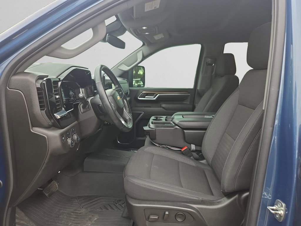 Used 2025 Chevrolet Silverado 2500 LT AWD/4WD image 11