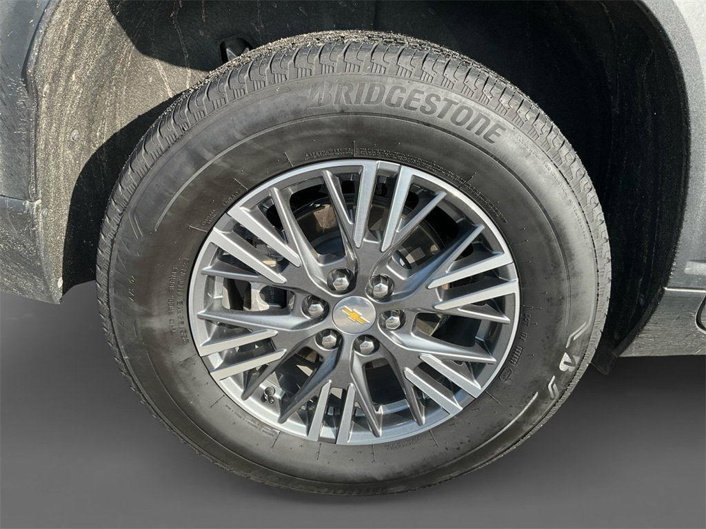 Used 2025 Chevrolet Traverse LT image 10