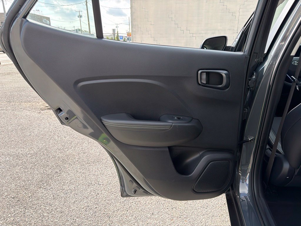 Used 2025 Hyundai Venue Limited FWD image 19