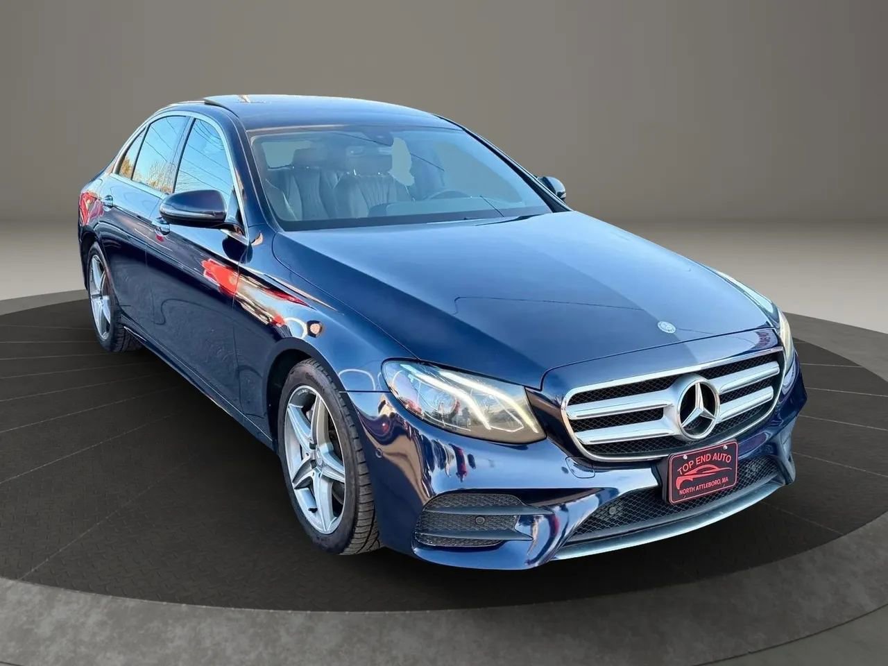 Used 2017 Mercedes-Benz E 300 4MATIC image 3