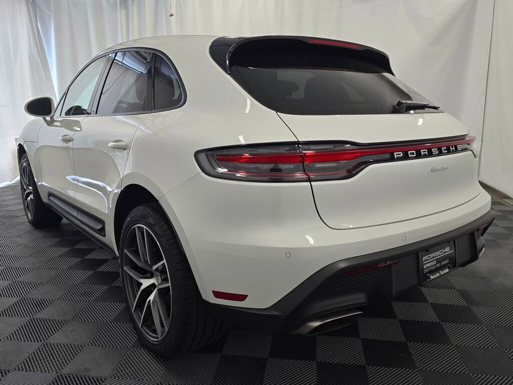 Certified 2025 Porsche Macan image 3
