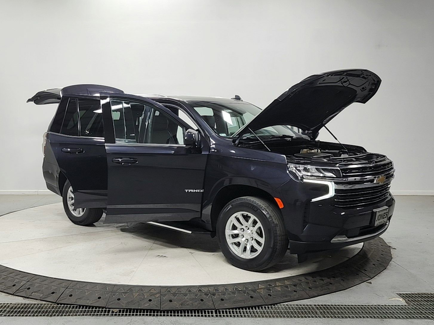 Used 2023 Chevrolet Tahoe LT RWD image 9