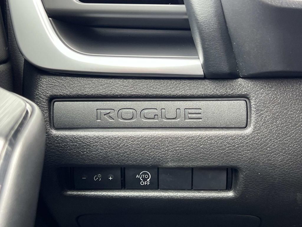 Used 2024 Nissan Rogue S image 24