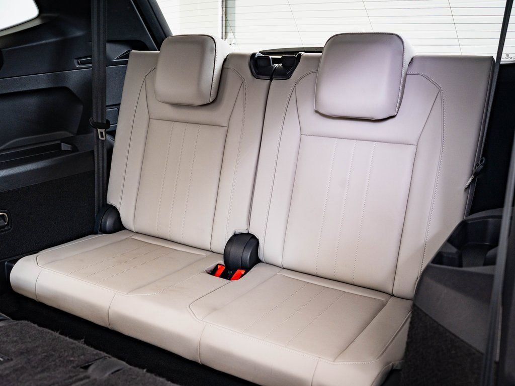 Used 2024 Volkswagen Tiguan SE R-Line image 36