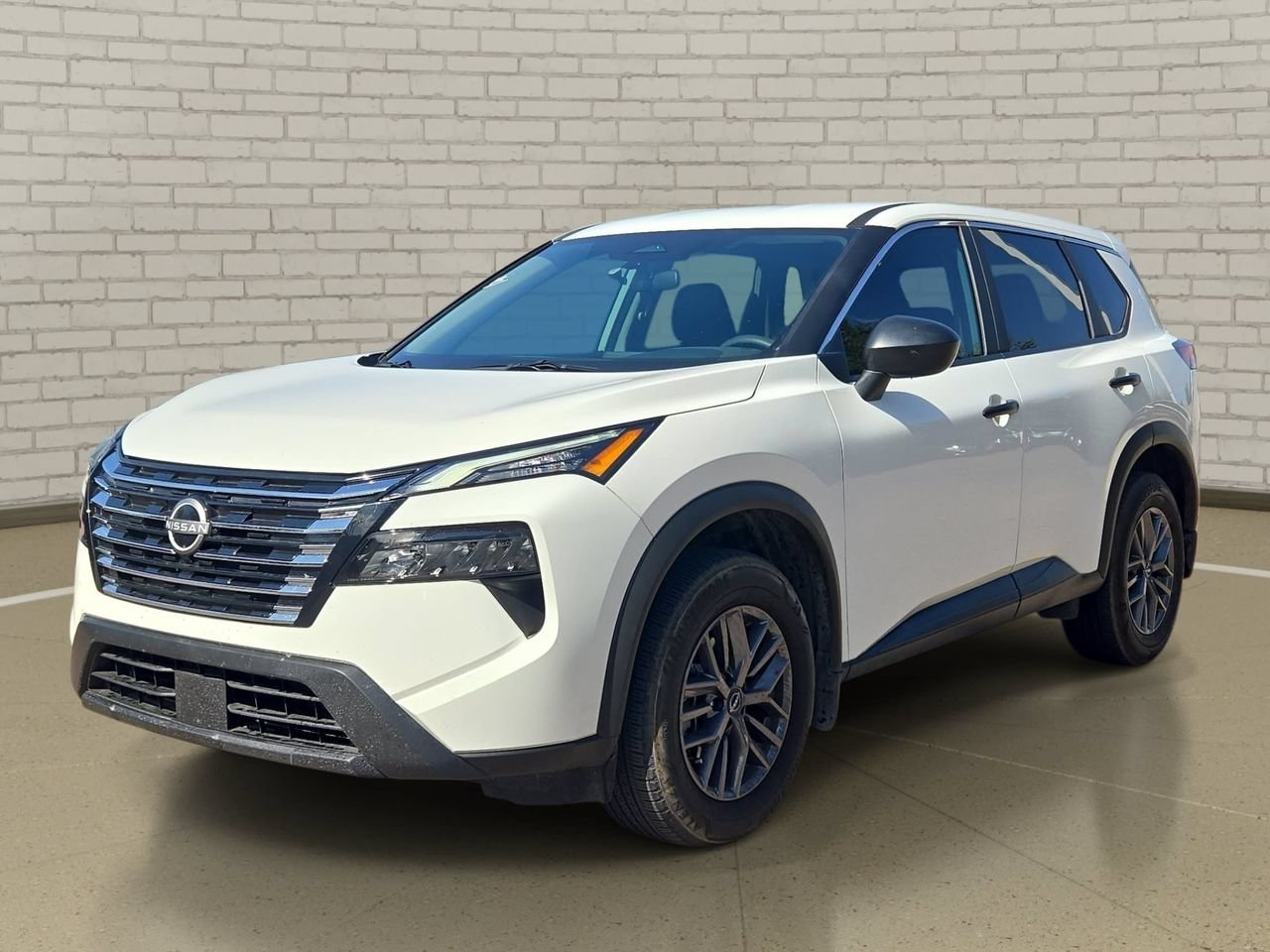Used 2025 Nissan Rogue S FWD image 1