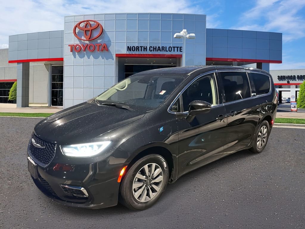 Used 2023 Chrysler Pacifica Touring-L image 5