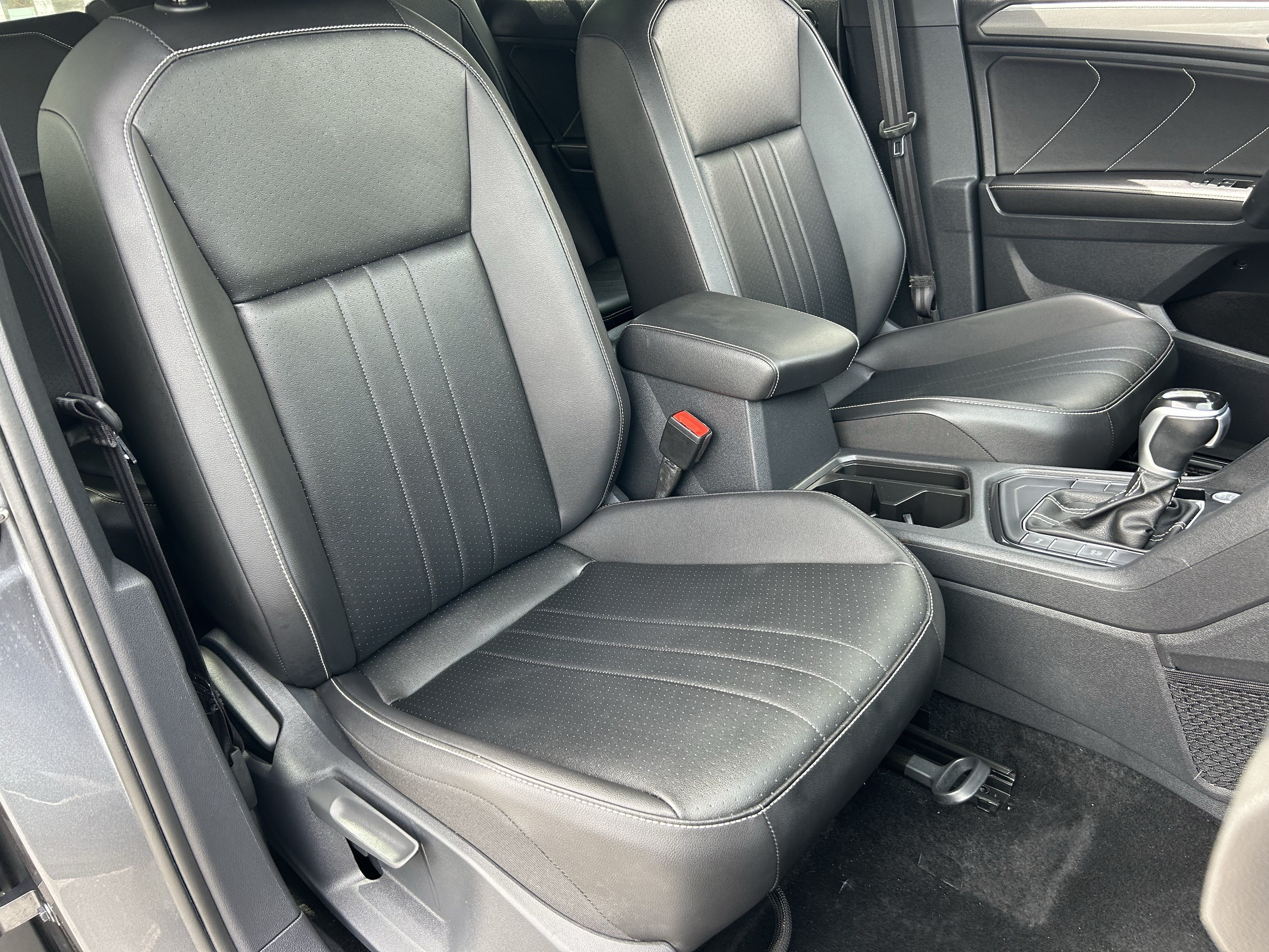 Used 2024 Volkswagen Tiguan SE R-Line FWD image 8