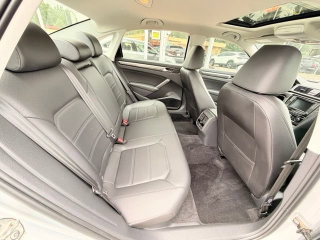 Used 2018 Volkswagen Passat 2.0T SE w/ SE Lighting Package FWD image 16