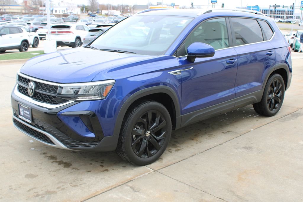 Certified 2023 Volkswagen Taos SE w/ Panoramic Sunroof Package image 3