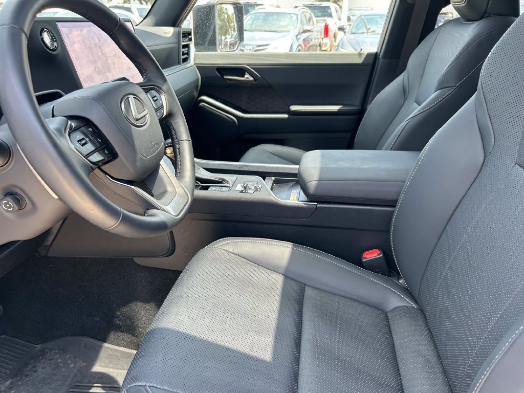 Used 2025 Lexus GX 550 w/ Accessory Package (2T) AWD/4WD image 11
