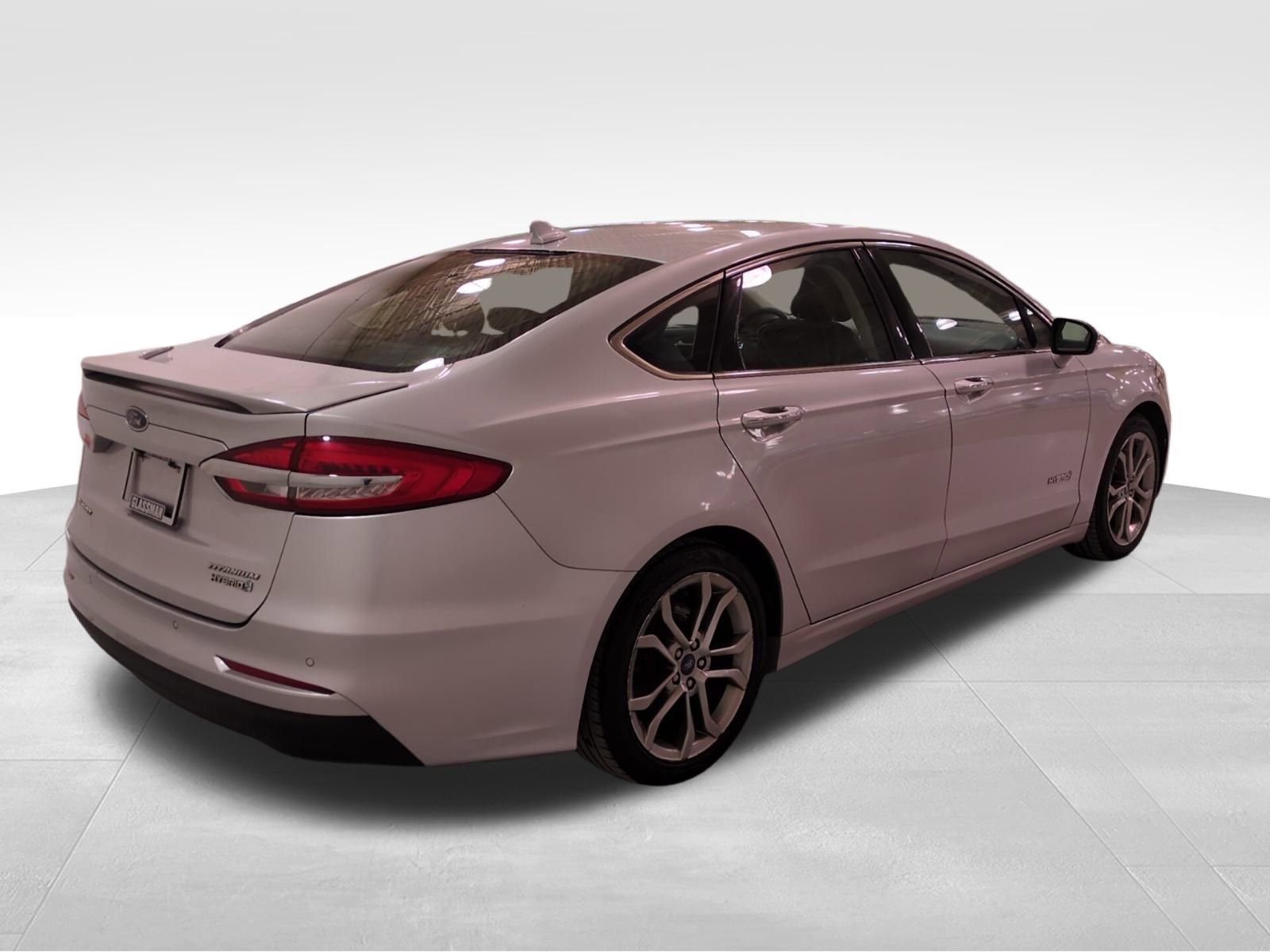 Used 2019 Ford Fusion Titanium image 4