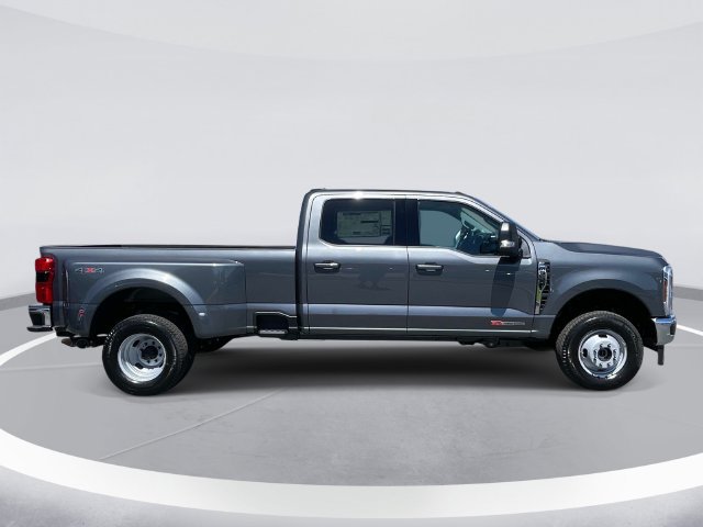 New 2026 Ford F350 XLT w/ XLT Premium Package AWD/4WD image 3