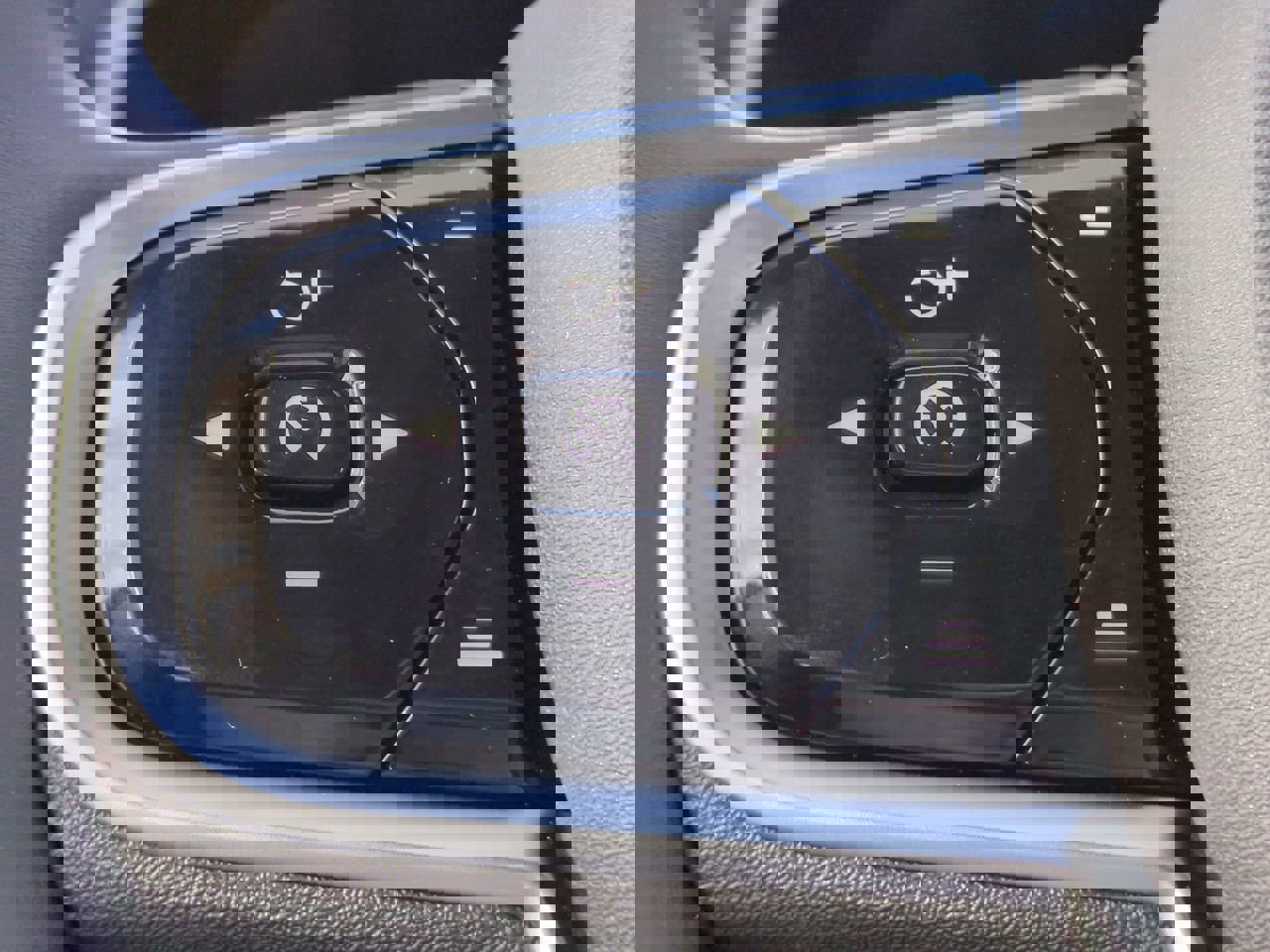 New 2026 Volvo XC90 B6 Plus w/ Protection Package Premier image 24