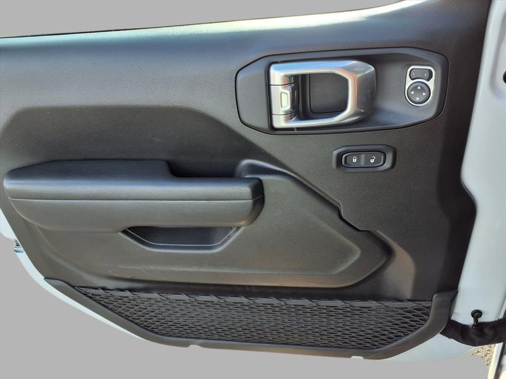 Used 2025 Jeep Wrangler Sport S image 15