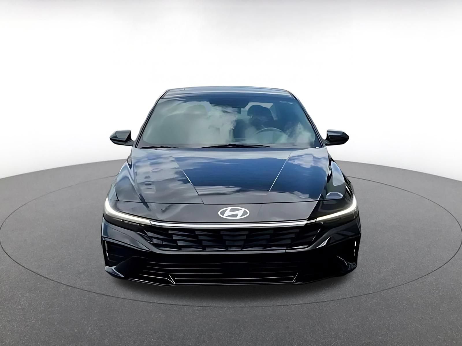 Used 2025 Hyundai Elantra SEL FWD image 2