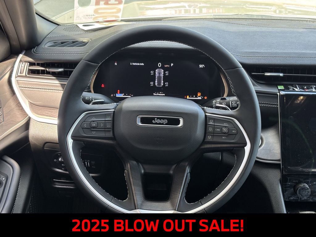 New 2025 Jeep Grand Cherokee Limited w/ Black Appearance Package image 11