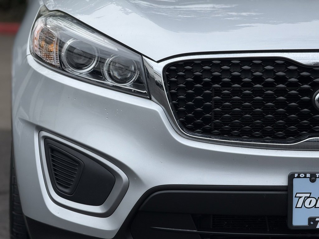 Used 2017 Kia Sorento LX image 3