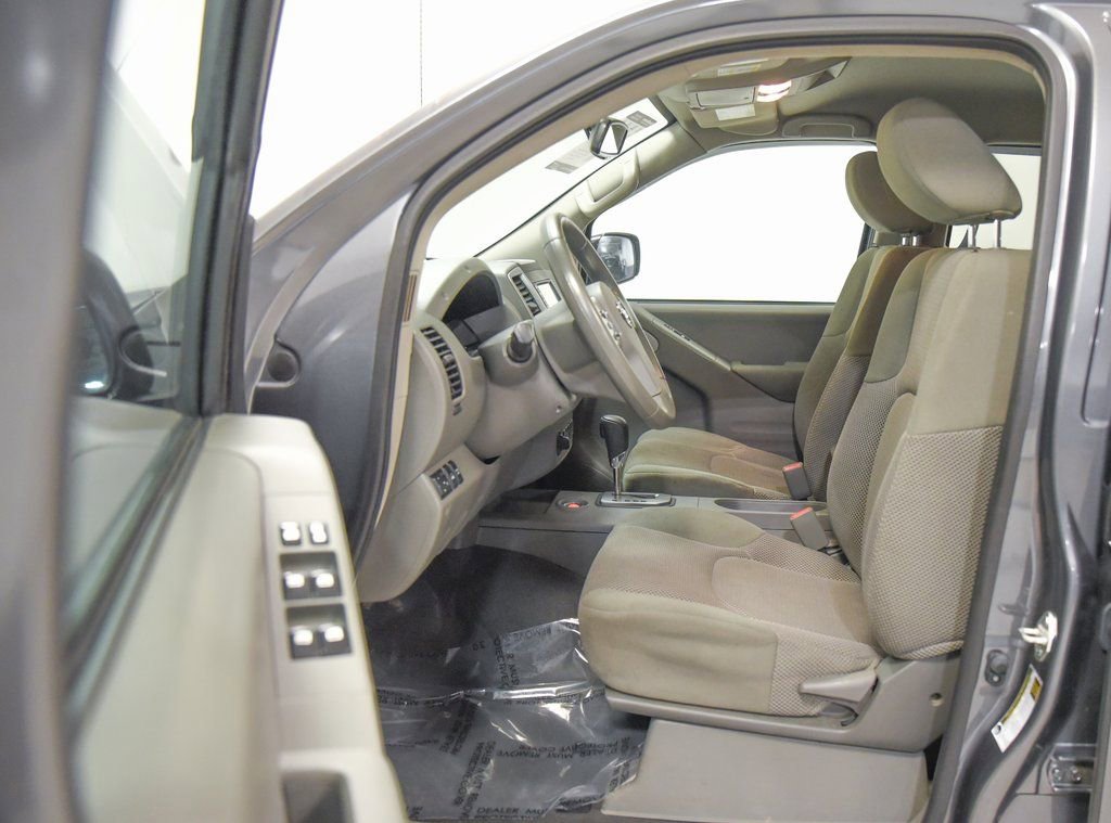 Used 2021 Nissan Frontier SV w/ Midnight Edition Floor Mats AWD/4WD image 2