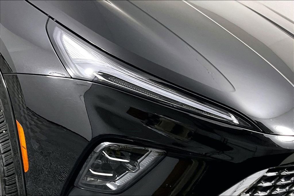 Certified 2025 Buick Enclave Avenir FWD image 31