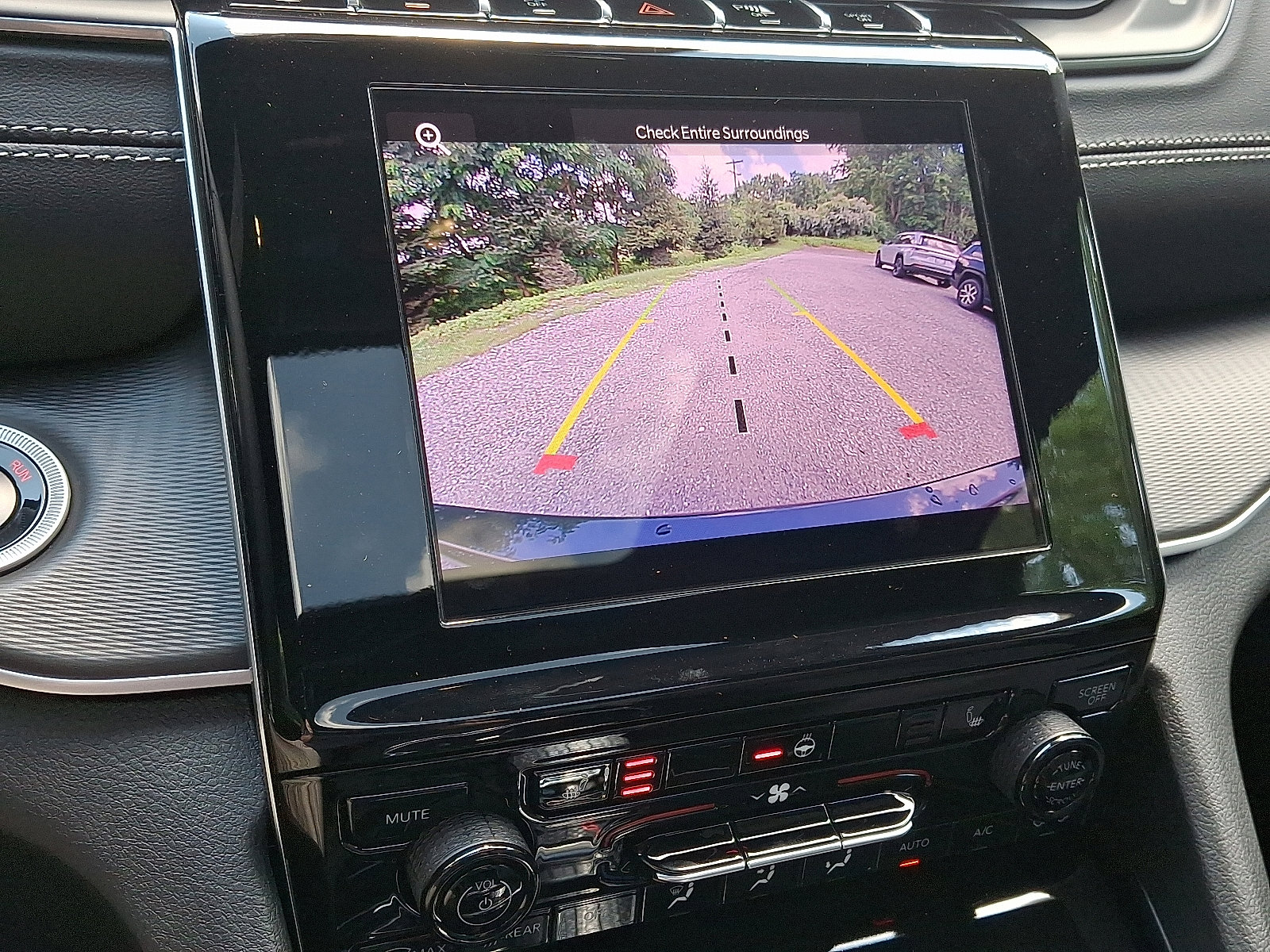 New 2025 Jeep Grand Cherokee L Altitude image 13