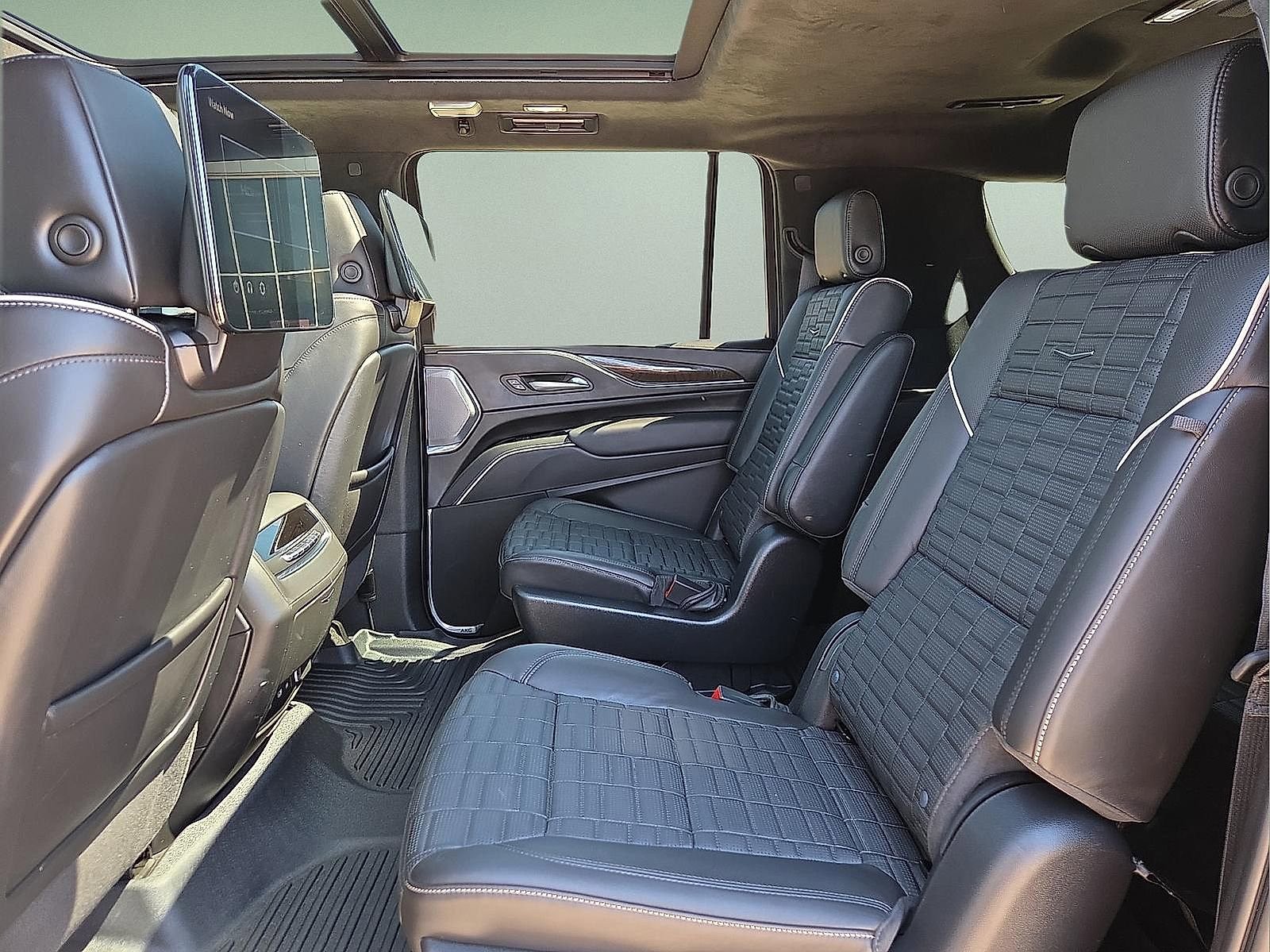 Used 2023 Cadillac Escalade ESV Sport Platinum image 11