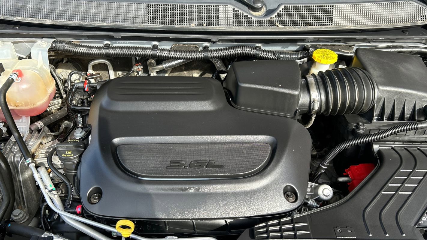 Used 2023 Chrysler Voyager LX image 13