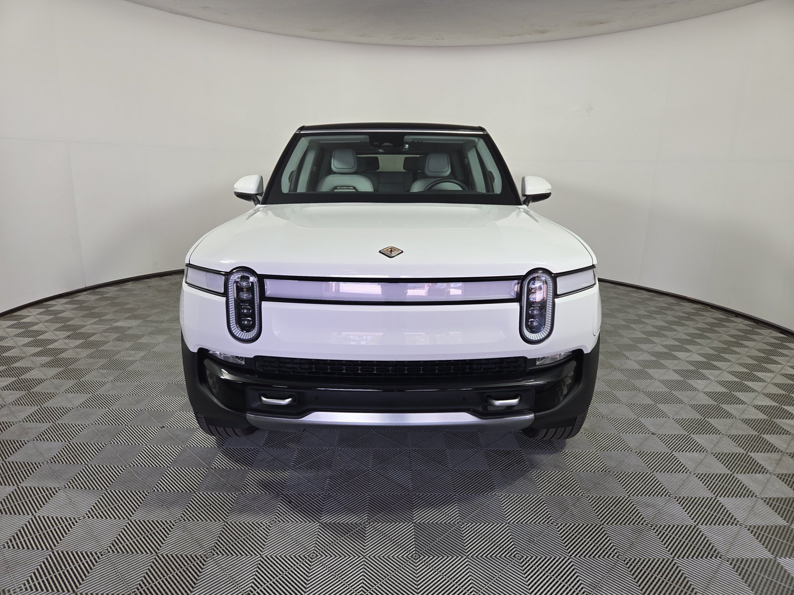 Used 2024 Rivian R1S Adventure AWD/4WD image 8