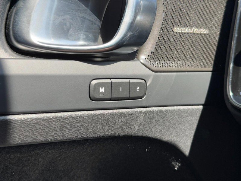 Certified 2023 Volvo C40 P8 Recharge Ultimate image 17