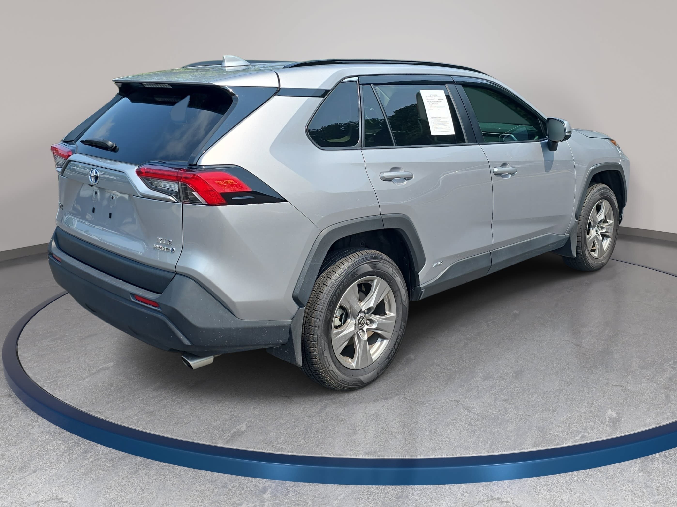 Used 2024 Toyota RAV4 XLE AWD/4WD image 5