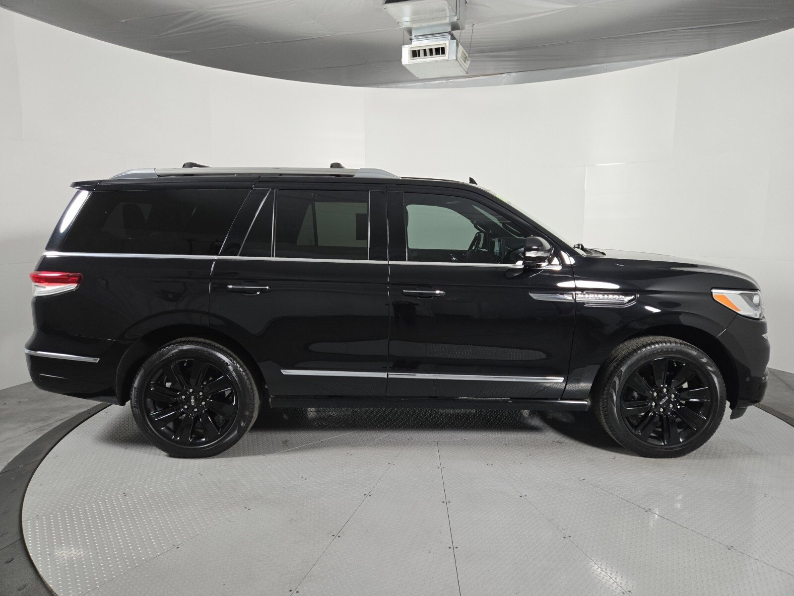 Certified 2023 Lincoln Navigator Reserve image 3