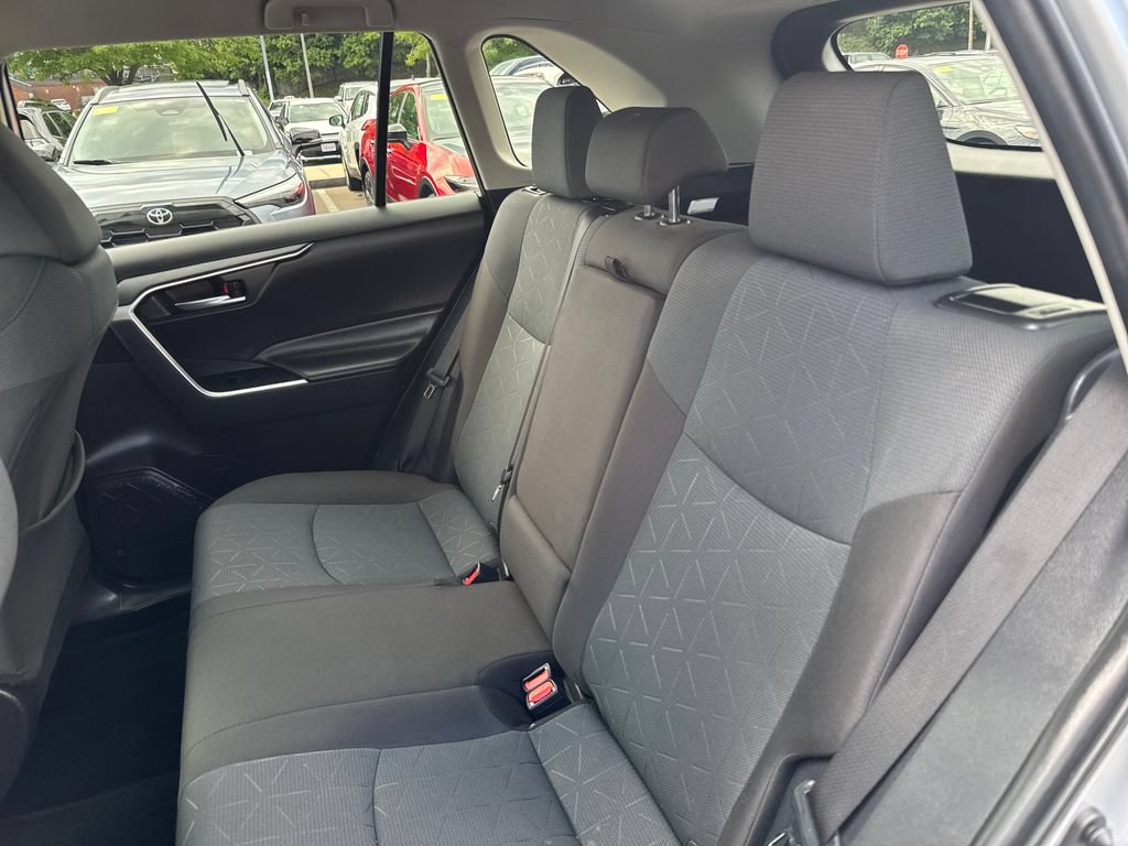 Used 2025 Toyota RAV4 XLE AWD/4WD image 34
