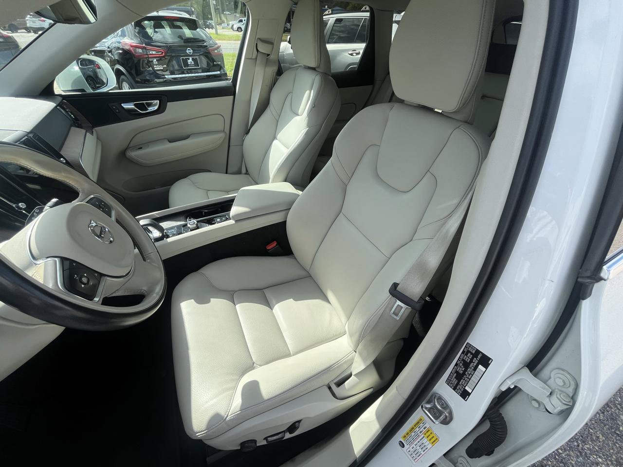 Used 2022 Volvo XC60 B5 Momentum AWD/4WD image 27